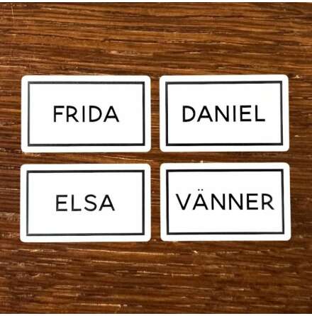 Anpassningsbara handduksskyltar i familjeset, d�r kunder kan specificera namn eller ord f�r gravyr. Idealisk f�r att organisera handdukar i badrummet, l�dor i hallen och g�ra det personligt f�r varje familjemedlem och hund